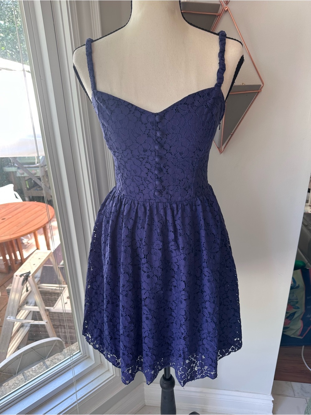 TALULA ARITZIA Navy Blue Lace Mini Dress Sweetheart Neckline Fit and Flare Sz 4